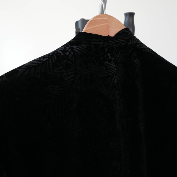 Vintage Black Velvet Blazer - Picture 7 of 8